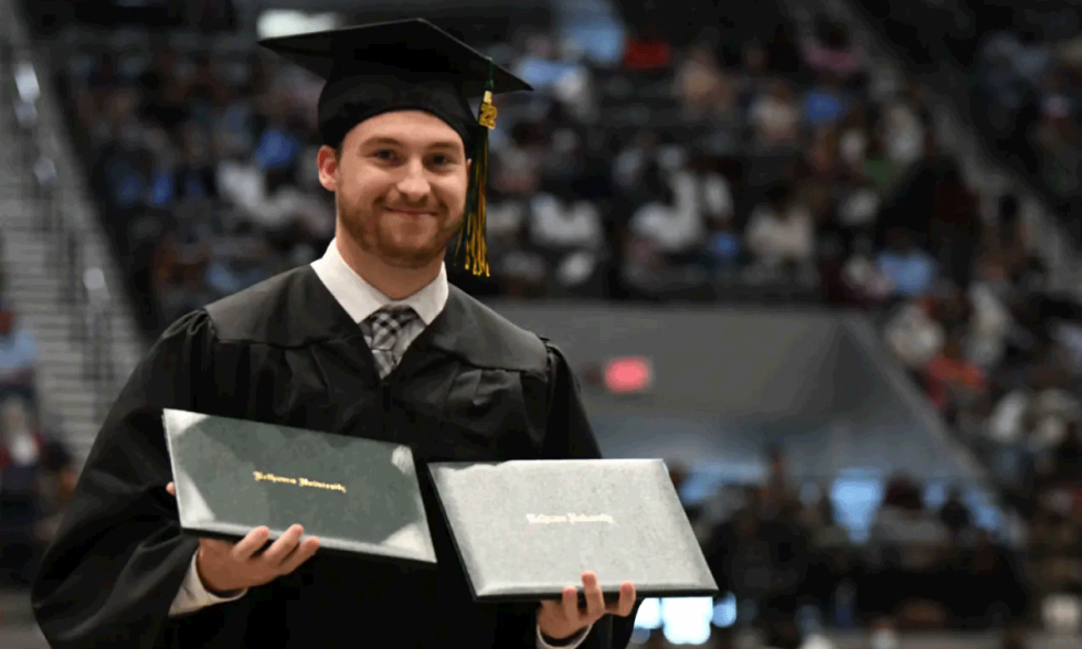 University Students Pursue Double Majors to Strengthen Career Resilience