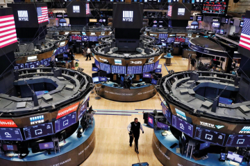 US Stock Markets Edge Lower as Investors Await Key Labor Data and Tesla Reaches Record High